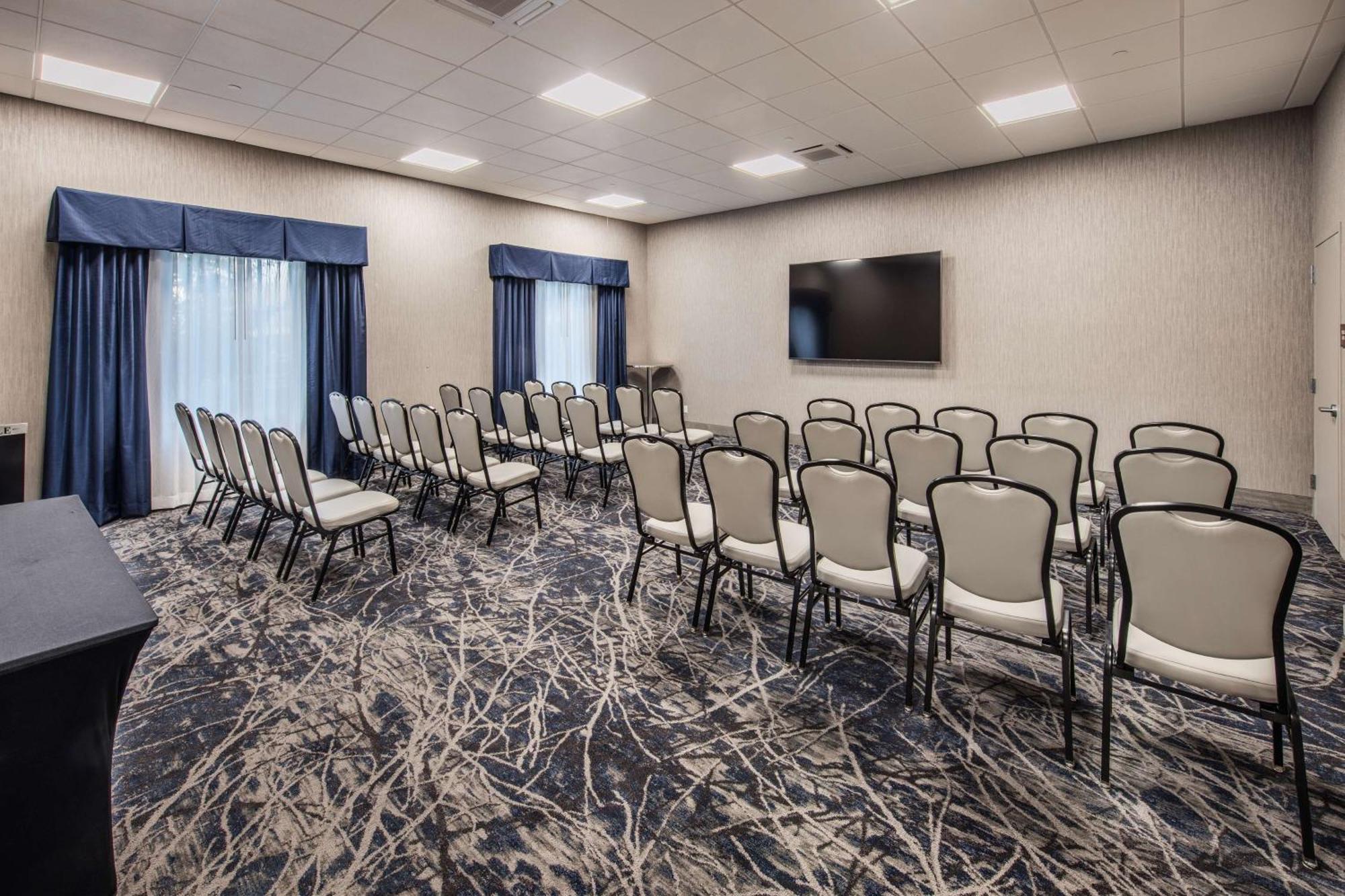 Готель Doubletree By Hilton Monroe Township Cranbury Rossmoor Екстер'єр фото