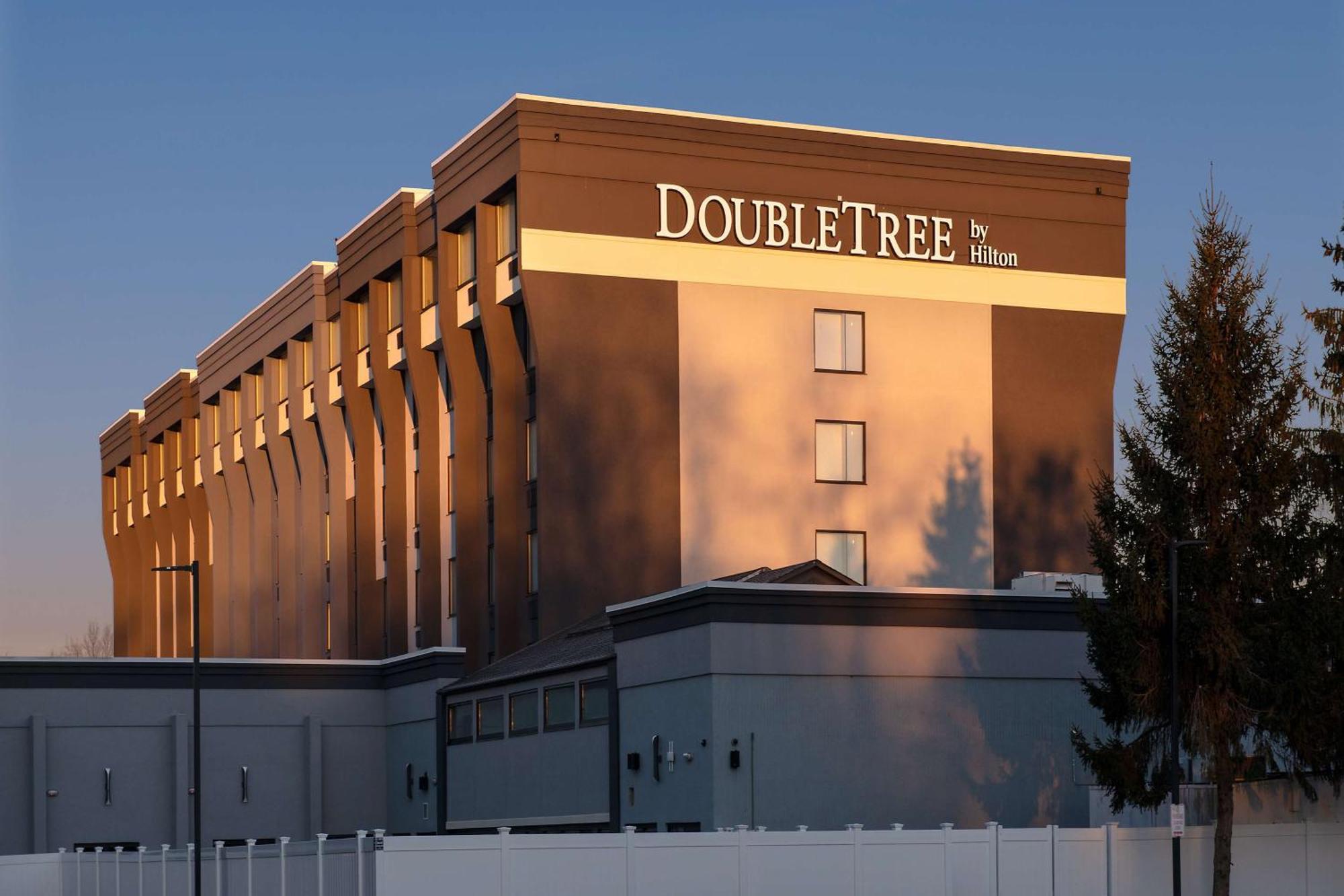 Готель Doubletree By Hilton Monroe Township Cranbury Rossmoor Екстер'єр фото